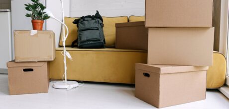 Como organizar caixas por cômodo e otimizar sua casa